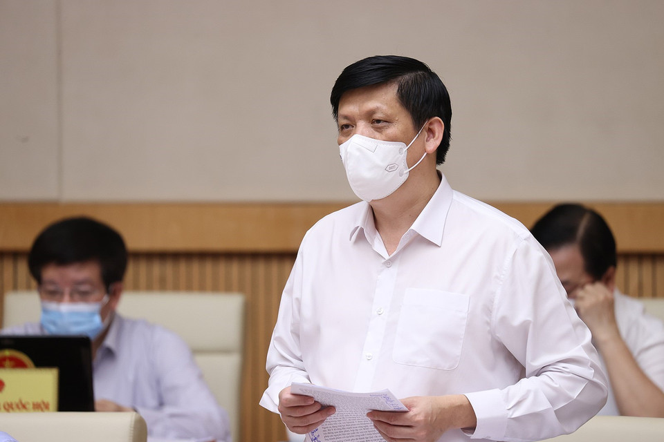 Bộ trưởng Bộ Y tế Nguyễn Thanh Long báo cáo công tác phòng, chống dịch COVID-19. (Ảnh: Dương Giang/TTXVN)