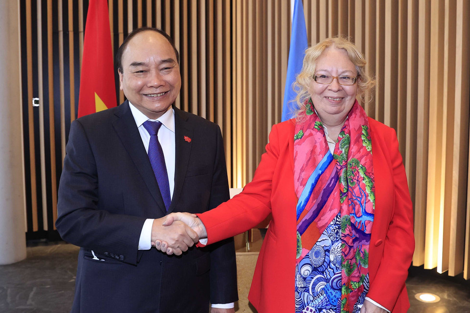 Chủ tịch nước Nguyễn Xuân Phúc gặp bà Tatiana Valovaya, Tổng giám đốc Văn phòng Liên hợp quốc tại Geneve. (Ảnh: Thống Nhất/TTXVN)