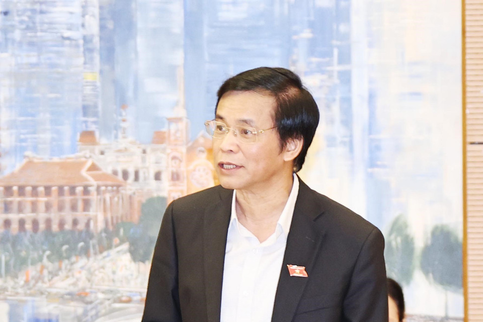 Tổng thư ký, Chủ nhiệm Văn phòng Quốc hội Nguyễn Hạnh Phúc trình bày các báo cáo. (Ảnh: Trọng Đức/TTXVN)