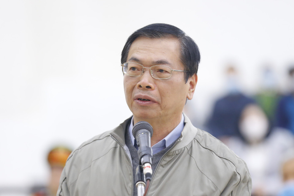 Bị cáo Vũ Huy Hoàng khai báo trước Hội đồng xét xử. (Ảnh: Doãn Tấn/TTXVN)