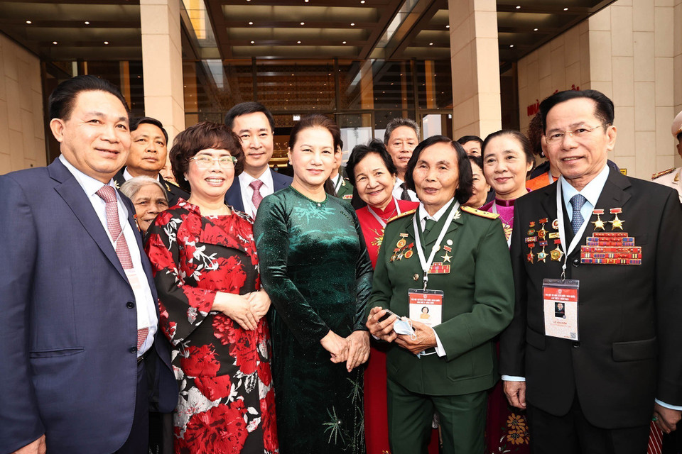 Chủ tịch Quốc hội Nguyễn Thị Kim Ngân gặp mặt các đại biểu là Anh hùng Lao động, Anh hùng Lực lượng vũ trang về dự Đại hội Thi đua yêu nước toàn quốc lần thứ X diễn ra tại Hà Nội (9/12/2020). (Ảnh: Trọng Đức/TTXVN)