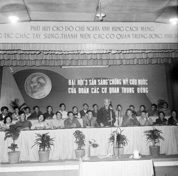 Chủ tịch Hồ Chí Minh phát biểu tại Đại hội 3 sẵn sàng chống Mỹ, cứu nước của Đoàn các cơ quan trung ương. (Ảnh: TTXVN)