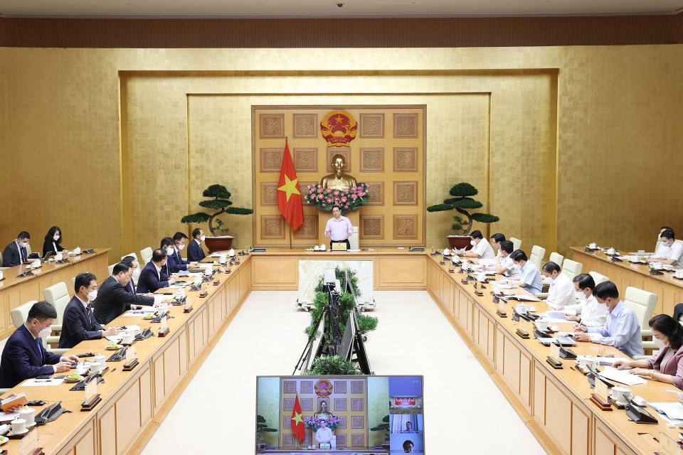 Thủ tướng Phạm Minh Chính làm việc với Đại sứ, đại diện một số tổ chức, hiệp hội doanh nghiệp Hàn Quốc tại Việt Nam để bàn giải pháp tháo gỡ khó khăn, thúc đẩy sản xuất, đầu tư, kinh doanh cho các doanh nghiệp trong bối cảnh dịch bệnh COVID-19. (Ảnh: Dương Giang/TTXVN)