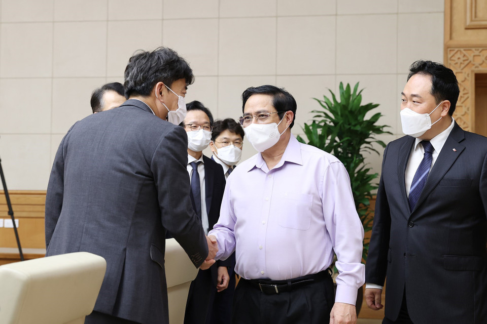 Thủ tướng Phạm Minh Chính với các doanh nghiệp Hàn Quốc tại Việt Nam. (Ảnh: Dương Giang/TTXVN)