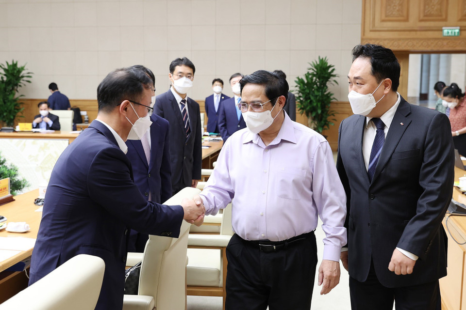 Chiều 14/9, tại Trụ sở Chính phủ, Thủ tướng Phạm Minh Chính làm việc với Đại sứ, đại diện một số tổ chức, hiệp hội doanh nghiệp Hàn Quốc tại Việt Nam để bàn giải pháp tháo gỡ khó khăn, thúc đẩy sản xuất, đầu tư, kinh doanh cho các doanh nghiệp trong bối cảnh dịch bệnh COVID-19. (Ảnh: Dương Giang/TTXVN) (Ảnh: Dương Giang/TTXVN)