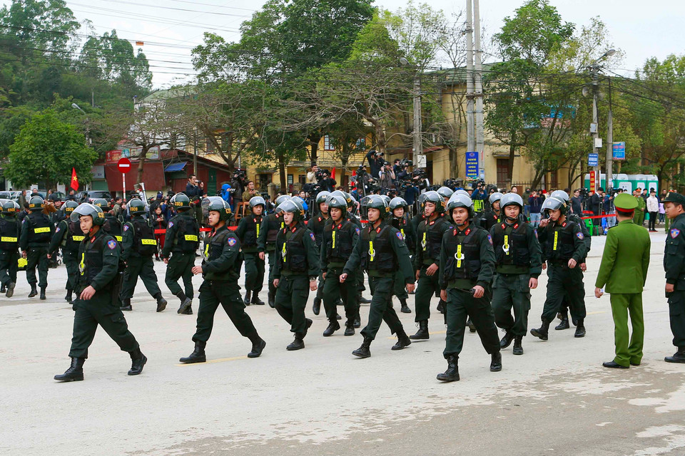 Lực lượng cảnh sát cơ động triển khai công tác bảo đảm an ninh, an toàn. (Ảnh: Doãn Tấn/TTXVN)