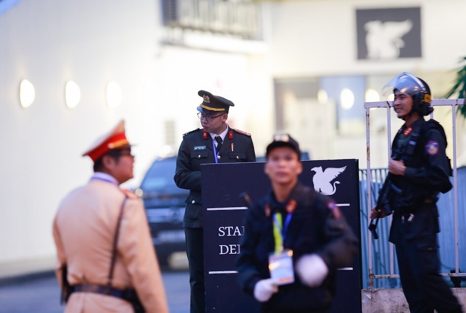 An ninh quanh khu vực khách sạn Marriot JW được đẩy lên mức cao nhất. (Ảnh: Trọng Đạt/TTXVN)
