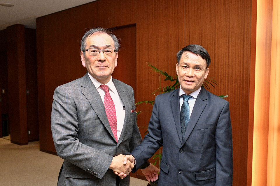  Chủ tịch Hãng thông tấn Nhật Bản Kyodo, ông Toru Mizutani đón Tổng giám đốc TTXVN Nguyễn Đức Lợi tại trụ sở Kyodo ở Thủ đô Tokyo, chiều 14/2/2019. (Ảnh: Thành Hữu/TTXVN)