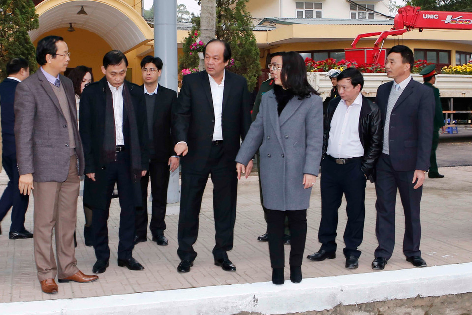 Bộ trưởng, Chủ nhiệm Văn phòng Chính phủ Mai Tiến Dũng kiểm tra công tác chuẩn bị đón Chủ tịch Triều Tiên tại ga Đồng Đăng. (Ảnh: Doãn Tấn/TTXVN)