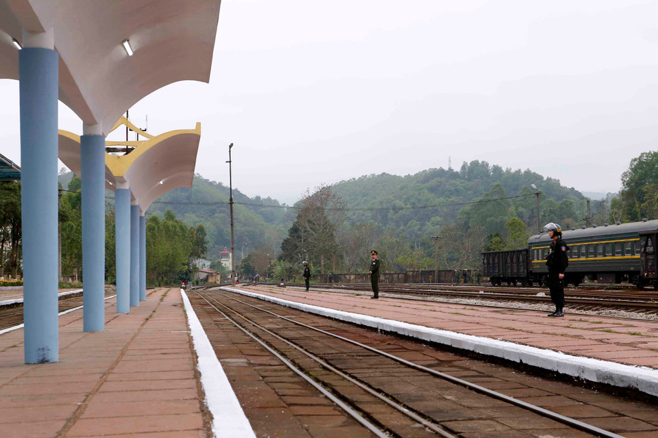 Các lực lượng đảm bảo an ninh bên trong ga Đồng Đăng (Lạng Sơn). (Ảnh: Doãn Tấn/TTXVN)