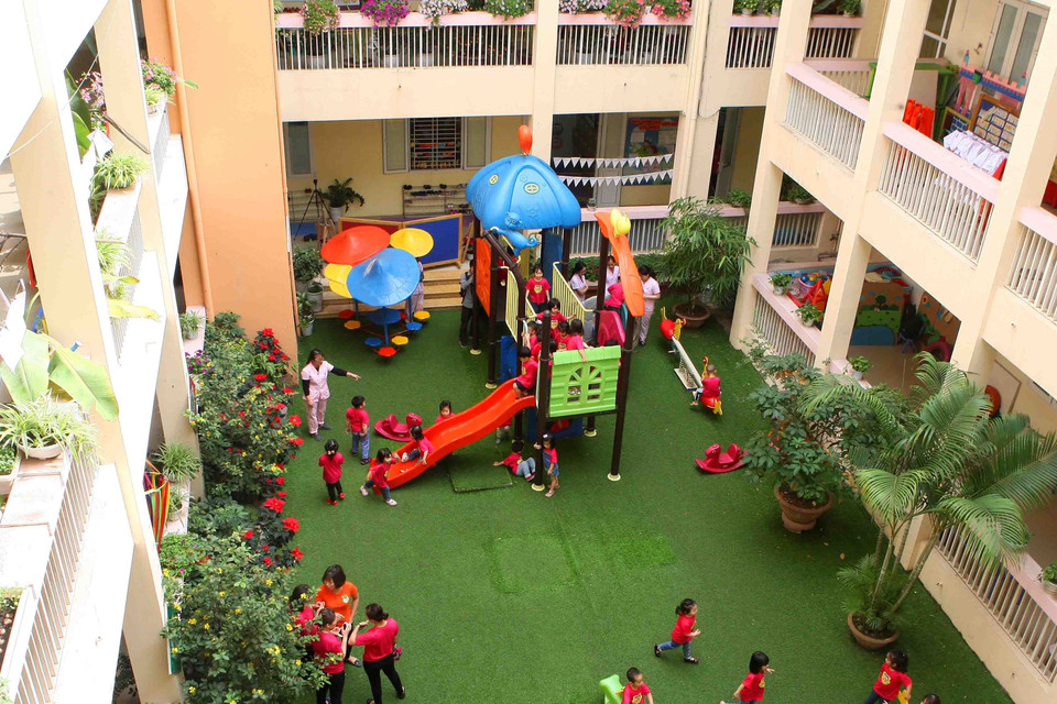 Khuôn viên vui chơi của các bé Trường Mẫu giáo Việt-Triều. (Ảnh: Thanh Tùng/TTXVN)