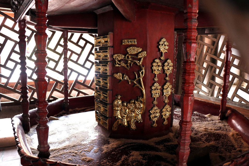 Chạm khắc trên tòa Cửu phẩm liên hoa tại chùa Bút Tháp, xã Đình Tổ, huyện Thuận Thành, tỉnh Bắc Ninh. (Ảnh: Đinh Văn Nhiều/TTXVN)