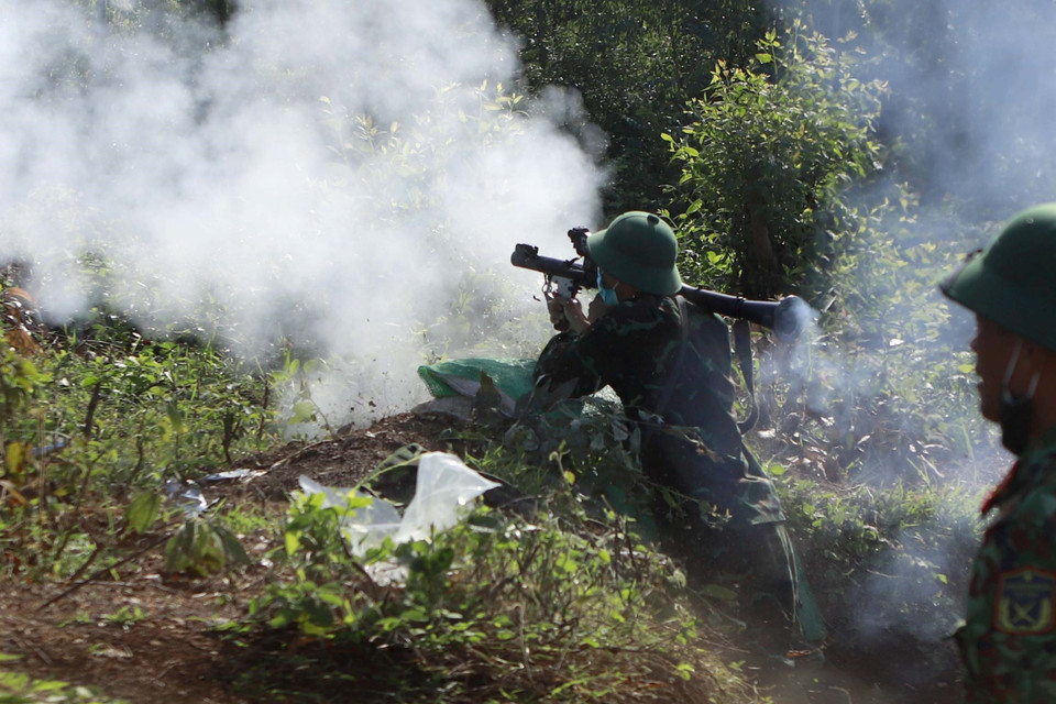 Lực lượng hỏa lực mạnh đánh phá mục tiêu địch. (Ảnh: Hoàng Hùng/TTXVN)