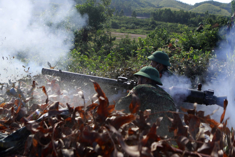 Lực lượng hỏa lực công phá các mục tiêu. (Ảnh: Hoàng Hùng/TTXVN)