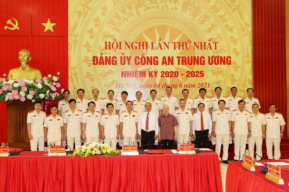 Các đồng chí trong Đảng ủy Công an Trung ương nhiệm kỳ 2020-2025. (Ảnh: Trí Dũng/TTXVN)