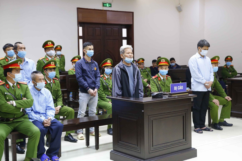 Bị cáo Bùi Viết Hiểu nói lời sau cùng trước khi tòa tuyên án. (Ảnh: TTXVN)