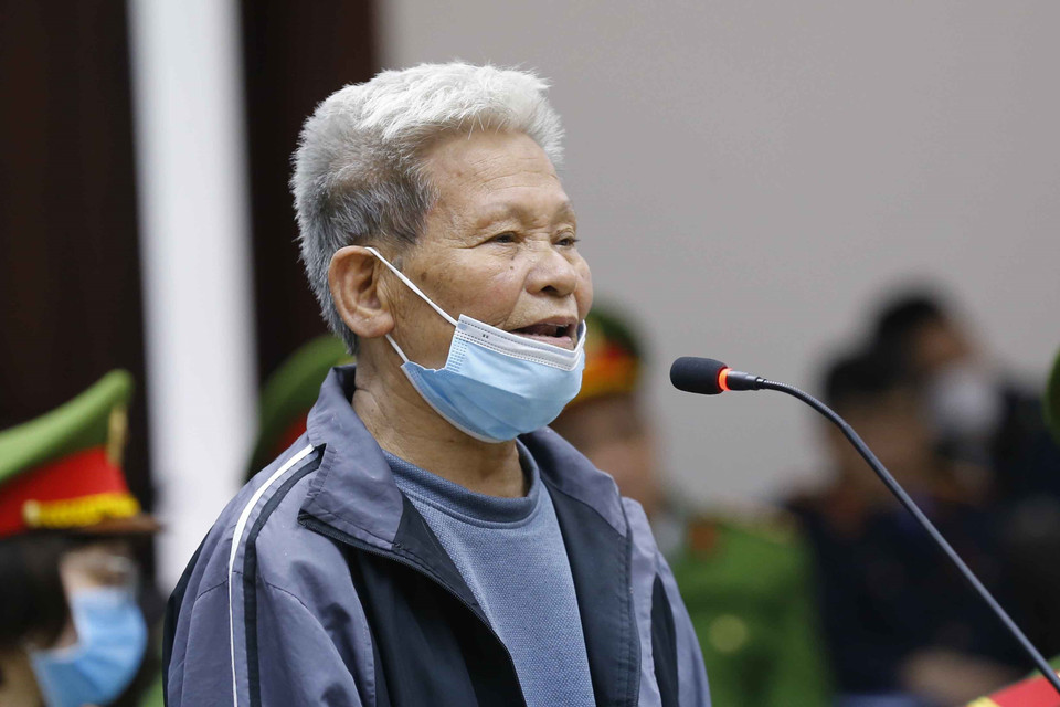 Bị cáo Bùi Viết Hiểu nói lời sau cùng trước khi tòa tuyên án. (Ảnh: TTXVN)