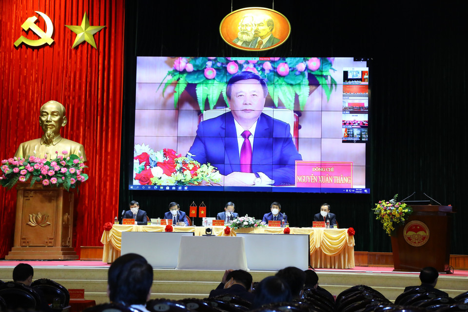 Ông Nguyễn Xuân Thắng, Ủy viên Bộ Chính trị, Giám đốc Học viện Chính trị Quốc gia Hồ Chí Minh, Chủ tịch Hội đồng Lý luận Trung ương Đảng Cộng sản Việt Nam, phát biểu đề dẫn từ điểm cầu Hà Nội. (Ảnh: Nguyễn Điệp/TTXVN)