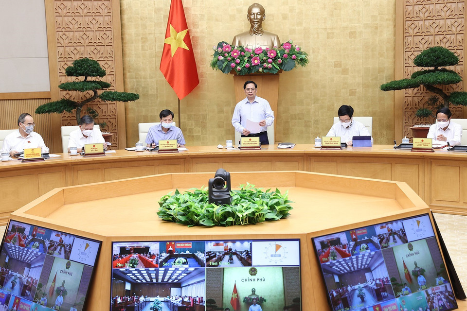 Thủ tướng Phạm Minh Chính yêu cầu các bộ, ngành, địa phương phải phân bổ vaccine công khai, minh bạch, tránh tiêu cực, xử lý nghiêm theo quy định những trường hợp vi phạm. (Ảnh: Dương Giang/TTXVN)