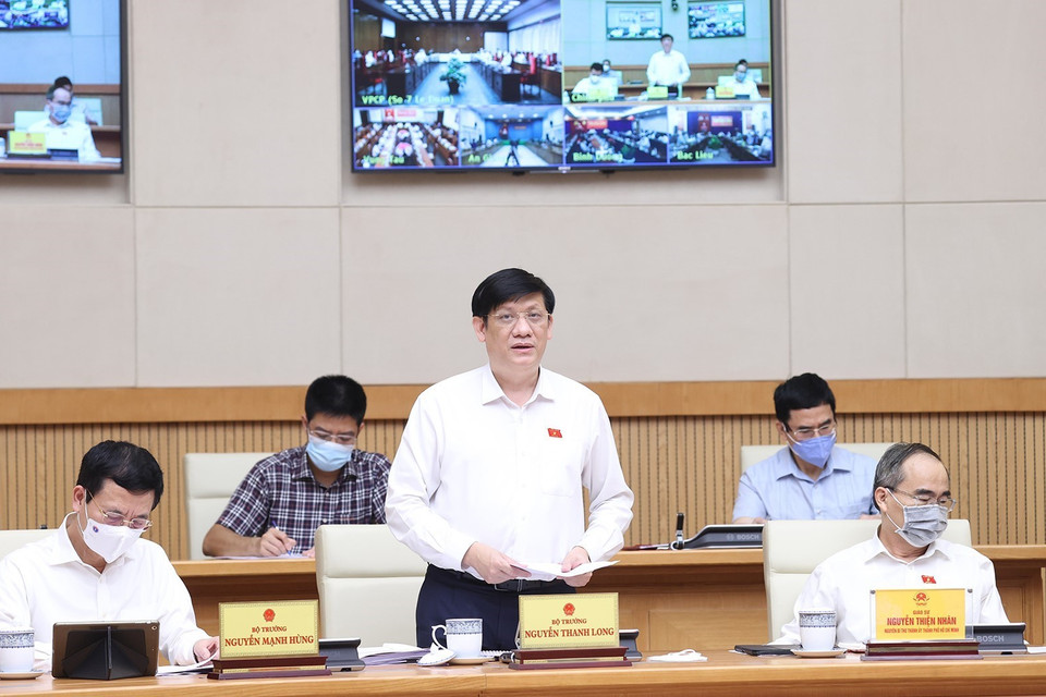 Bộ trưởng Bộ Y tế Nguyễn Thanh Long báo cáo kết quả công tác phòng, chống dịch tại các tỉnh, thành phố phía Nam. (Ảnh: Dương Giang/TTXVN)