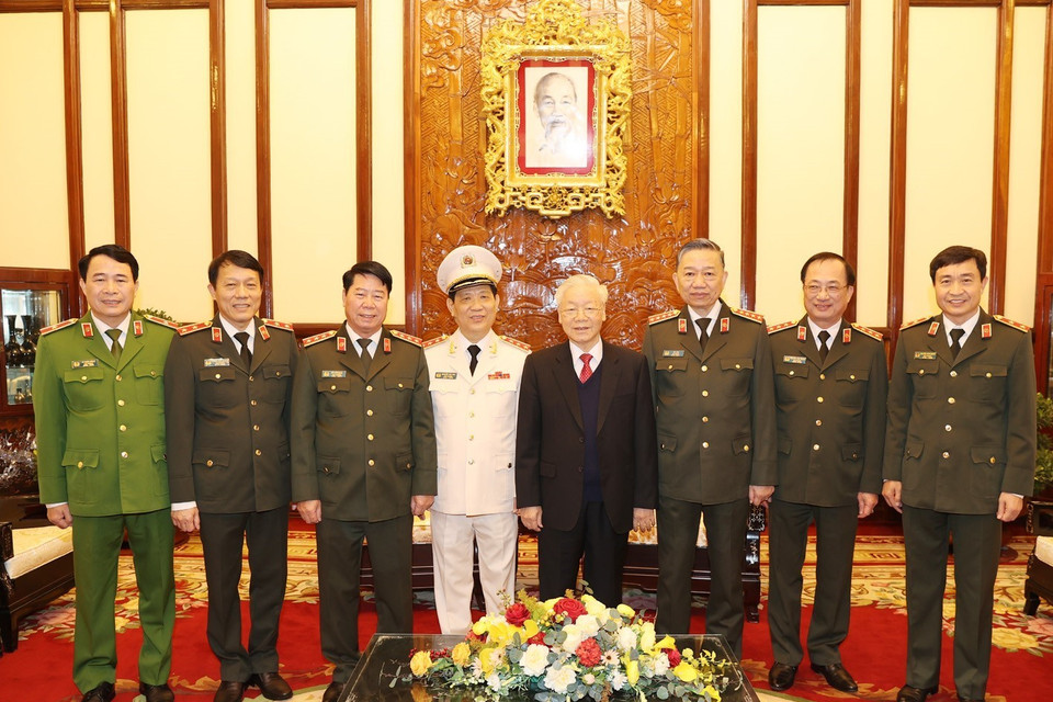 Tổng Bí thư, Chủ tịch nước Nguyễn Phú Trọng, Bí thư Quân ủy Trung ương với các đại biểu dự buổi lễ. (Ảnh: Trí Dũng/TTXVN)