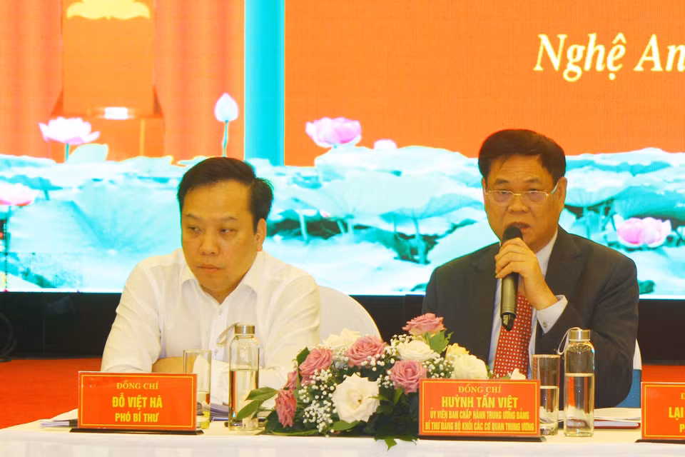 Ông Huỳnh Tấn Việt, Ủy viên Trung ương Đảng, Bí thư Đảng ủy Khối các cơ quan Trung ương chủ trì tại hội nghị. (Ảnh: Tá Chuyên/TTXVN)
