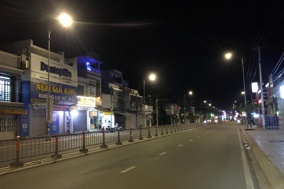 Đường Quang Trung, tuyến đường sầm uất của quận Gò Vấp, khá ít phương tiện giao thông trước giờ giãn cách xã hội. (Ảnh: Tiến Lực/TTXVN)