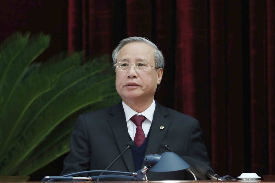 Đồng chí Trần Quốc Vượng, Ủy viên Bộ Chính trị, Thường trực Ban Bí thư báo cáo chương trình hội nghị. (Ảnh: Phương Hoa/TTXVN)