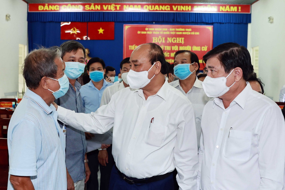 Chủ tịch nước Nguyễn Xuân Phúc tiếp xúc cử tri các xã Tân Thạnh Tây, Tân Thạnh Đông, Hòa Phú, Trung An và Bình Mỹ, huyện Củ Chi ngày 9/5. (Ảnh: Thống Nhất/TTXVN)