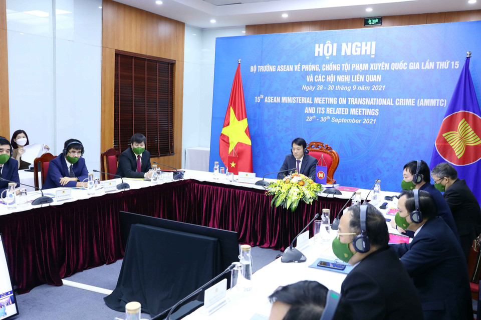 Sáng 29/9, tại Hà Nội, Trung tướng Lương Tam Quang, Thứ trưởng Bộ Công an tham dự Phiên họp toàn thể Hội nghị Bộ trưởng ASEAN về phòng, chống tội phạm xuyên quốc gia lần thứ 15 (AMMTC 15) và các hội nghị liên quan theo hình thức trực tuyến. (Ảnh: Phạm Kiên/TTXVN)