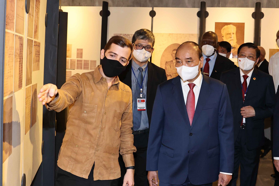 Chủ tịch nước Nguyễn Xuân Phúc thăm Khu tưởng niệm Anh hùng dân tộc Jose Marti. (Ảnh: Thống Nhất/TTXVN)