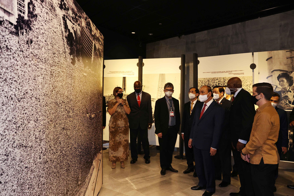 Chủ tịch nước Nguyễn Xuân Phúc thăm Khu tưởng niệm Anh hùng dân tộc Jose Marti. (Ảnh: Thống Nhất/TTXVN)