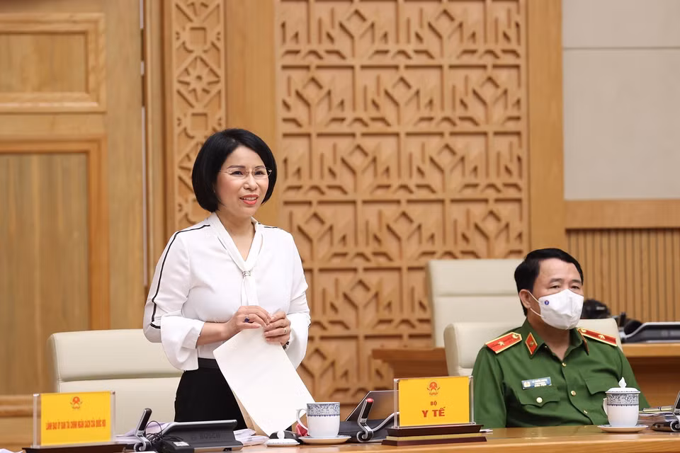Giám đốc Sở Y tế thành phố Hà Nội Trần Thị Nhị Hà báo cáo công tác phòng, chống dịch. (Ảnh: Dương Giang/TTXVN)