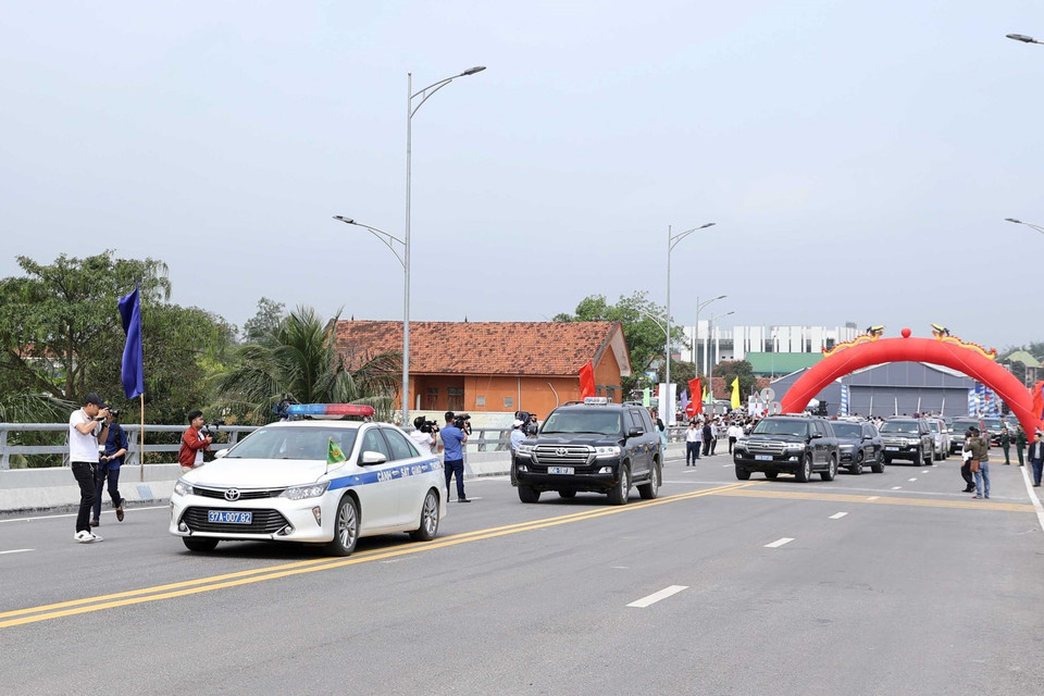 Quang cảnh lễ thông xe. (Ảnh: Thống Nhất/TTXVN)