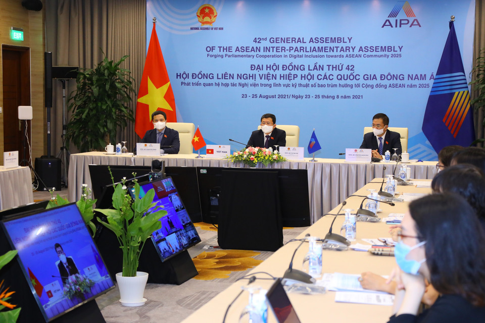  Chủ nhiệm Ủy ban Đối ngoại Vũ Hải Hà dẫn đầu Đoàn đại biểu Quốc hội Việt Nam dự Hội nghị Ủy ban Chính trị được tổ chức theo hình thức trực tuyến. (Ảnh: Nguyễn Điệp/TTXVN)