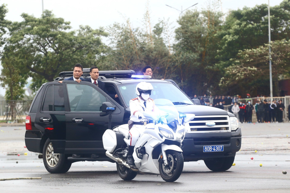 Các lực lượng tổng duyệt các phương án, huy động phương tiện, huấn luyện võ thuật, diễn tập giải quyết các tình huống gây rối, các trường hợp tụ tập kích động tại các mục tiêu được bảo vệ. (Ảnh: TTXVN phát)
