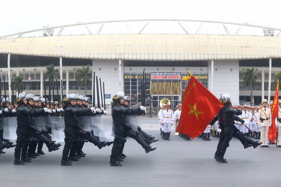 Các lực lượng tổng duyệt các phương án, huy động phương tiện, huấn luyện võ thuật, diễn tập giải quyết các tình huống gây rối, các trường hợp tụ tập kích động tại các mục tiêu được bảo vệ. (Ảnh: TTXVN phát)