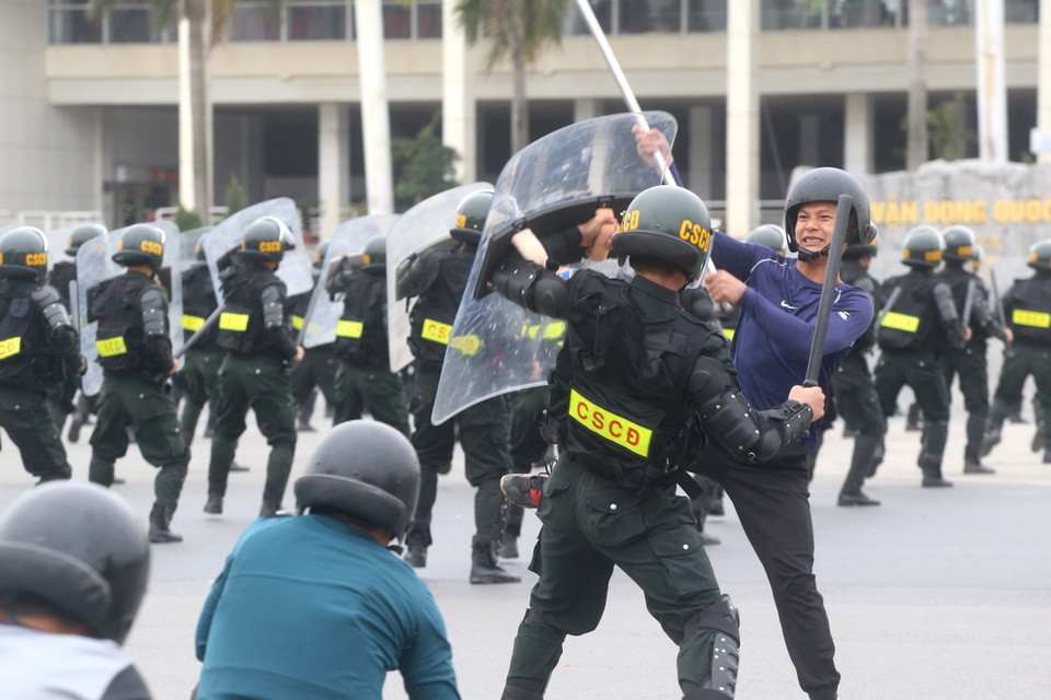 Lực lượng cảnh sát cơ động tại buổi diễn tập. (Ảnh: TTXVN phát)