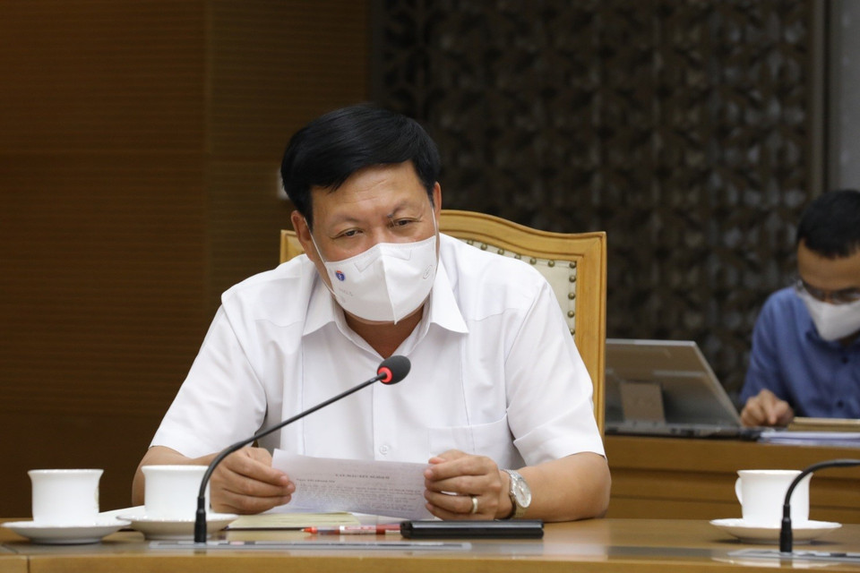 Thứ trưởng Bộ Y tế Đỗ Xuân Tuyên phát biểu tại cuộc họp. (Ảnh: Nguyễn Điệp/TTXVN)