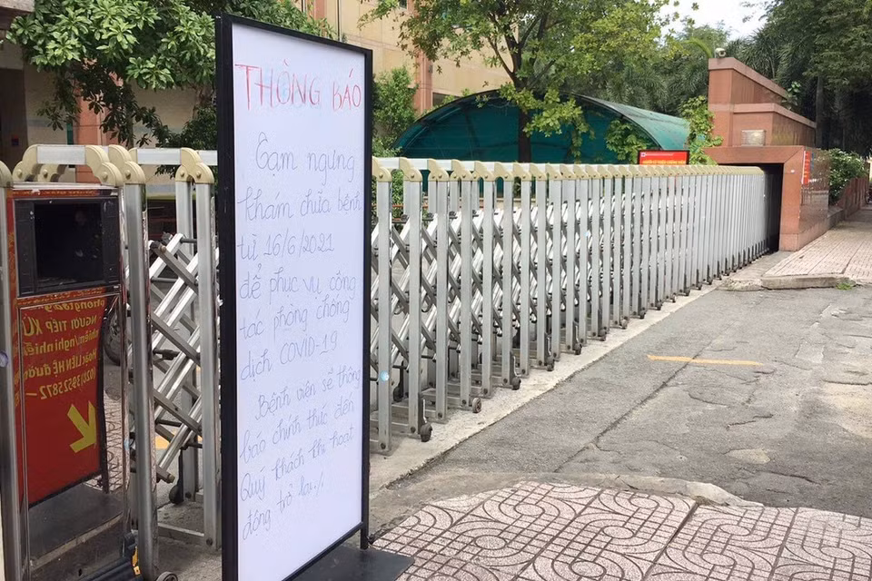 Bệnh viện Đại học Y dược Thành phố Hồ Chí Minh tạm dừng hoạt động khám chữa bệnh từ ngày 16/6. (Ảnh: Đinh HằngTTXVN)