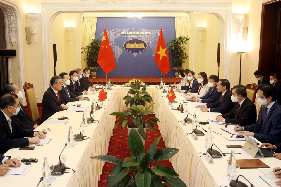 Bộ trưởng Ngoại giao Bùi Thanh Sơn hội đàm với Bộ trưởng Ngoại giao Trung Quốc Vương Nghị. (Ảnh: Lâm Khánh/TTXVN)