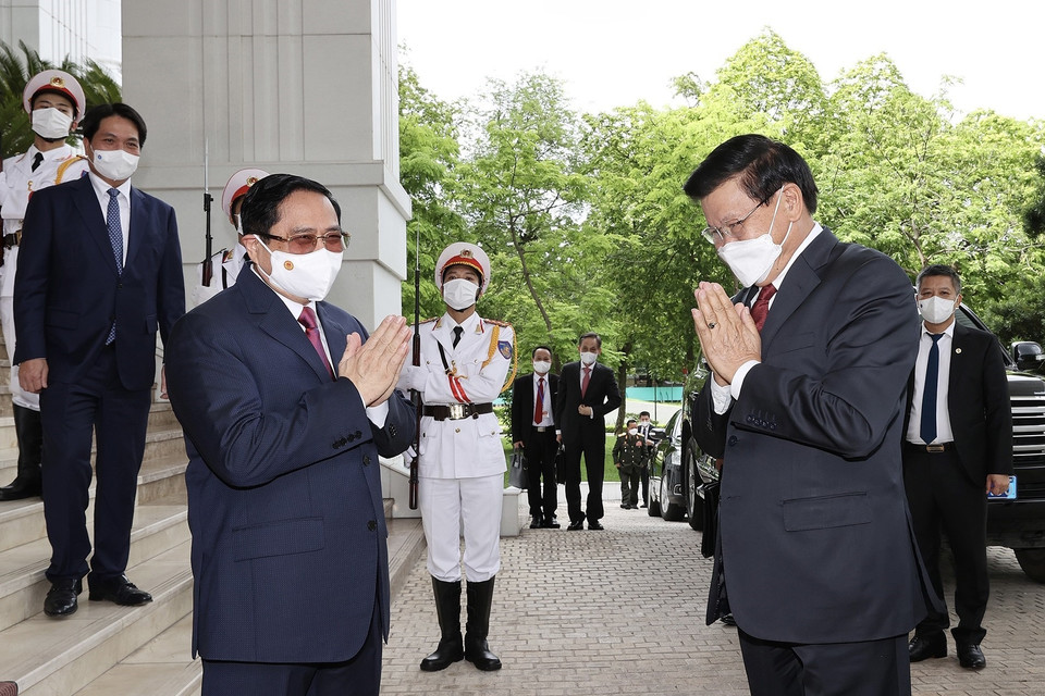 Thủ tướng Chính phủ Phạm Minh Chính đón Tổng Bí thư, Chủ tịch nước Lào Thongloun Sisoulith. (Ảnh: Dương Giang/TTXVN)