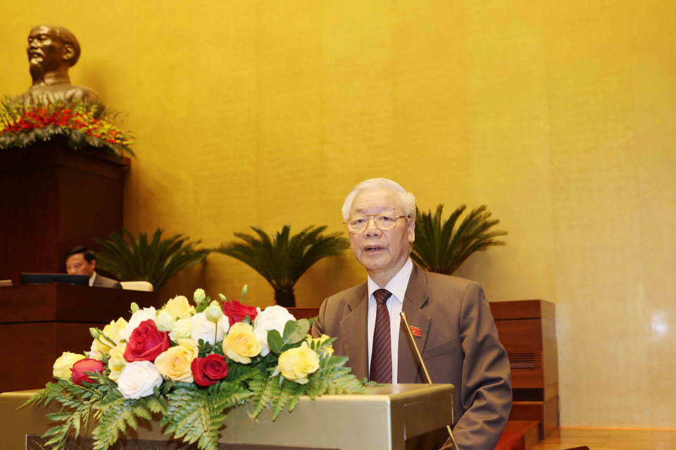 Chủ tịch nước Nguyễn Phú Trọng trình Quốc hội miễn nhiệm chức vụ Thủ tướng Chính phủ đối với ông Nguyễn Xuân Phúc. (Ảnh: Trí Dũng/TTXVN)