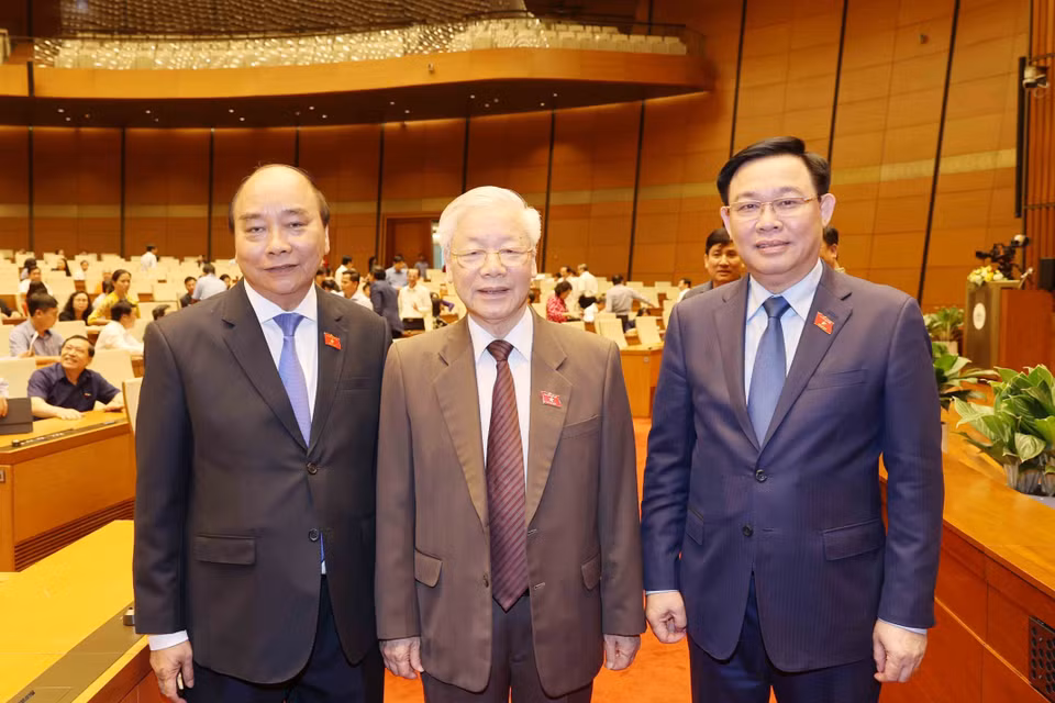 Tổng Bí thư, Chủ tịch nước Nguyễn Phú Trọng, Thủ tướng Nguyễn Xuân Phúc và Chủ tịch Quốc hội Vương Đình Huệ tại phiên họp chiều 1/4. (Ảnh: Trí Dũng/TTXVN)