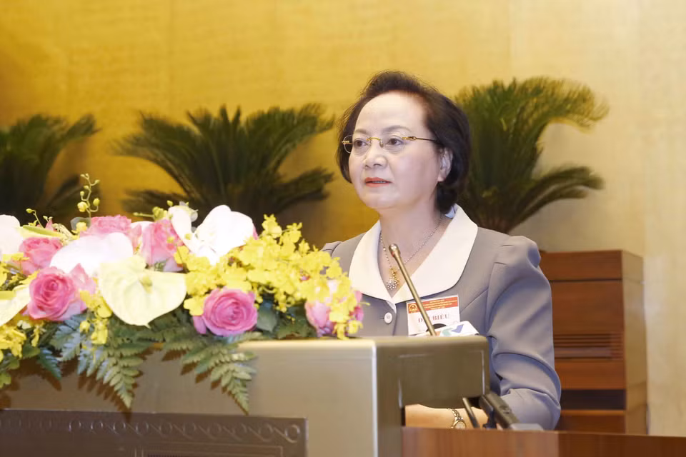 Bộ trưởng Bộ Nội vụ Phạm Thị Thanh Trà báo cáo tổng kết công tác tham gia cuộc bầu cử đại biểu Quốc hội khóa XV và đại biểu Hội đồng nhân dân các cấp nhiệm kỳ 2021-2026 của Chính phủ. (Ảnh: Doãn Tấn/TTXVN)