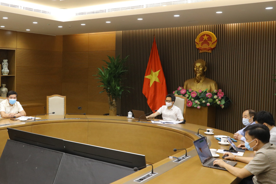 Quang cảnh cuộc họp do Phó Thủ tướng Vũ Đức Đam chủ trì với Thành phố Hồ Chí Minh, tỉnh Bắc Giang về các biện pháp phòng, chống dịch COVID-19. (Ảnh: Nguyễn Điệp/TTXVN)