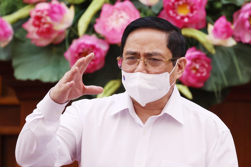 Thủ tướng Phạm Minh Chính yêu cầu các bộ ngành liên quan thực hiện bằng được chiến lược vaccine theo tinh thần thần tốc, quyết liệt, hiệu quả. (Ảnh: Dương Giang/TTXVN)