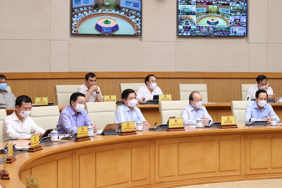 Các Bộ trưởng, thành viên Chính phủ tham dự phiên họp trực tuyến Chính phủ với các địa phương. (Ảnh: Dương Giang/TTXVN)