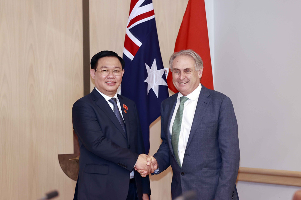 Chủ tịch Quốc hội Vương Đình Huệ tiếp Thượng nghị sỹ, Bộ trưởng Thương mại và Du lịch Australia Don Farrell. (Ảnh: Doãn Tấn/TTXVN)