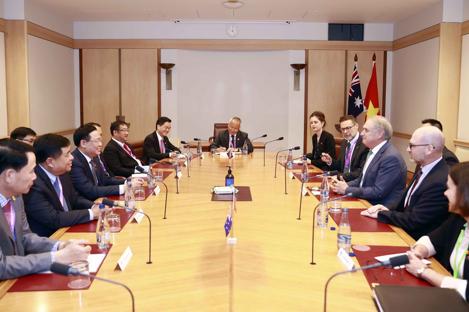 Chủ tịch Quốc hội Vương Đình Huệ tiếp Bộ trưởng Thương mại và Du lịch Australia Don Farrell. (Ảnh: Doãn Tấn/TTXVN)